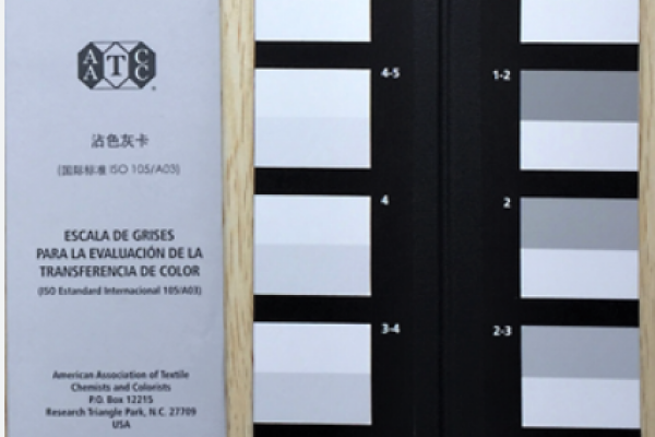 Thước xám ISO đánh giá sự dây màu và thay đổi màu